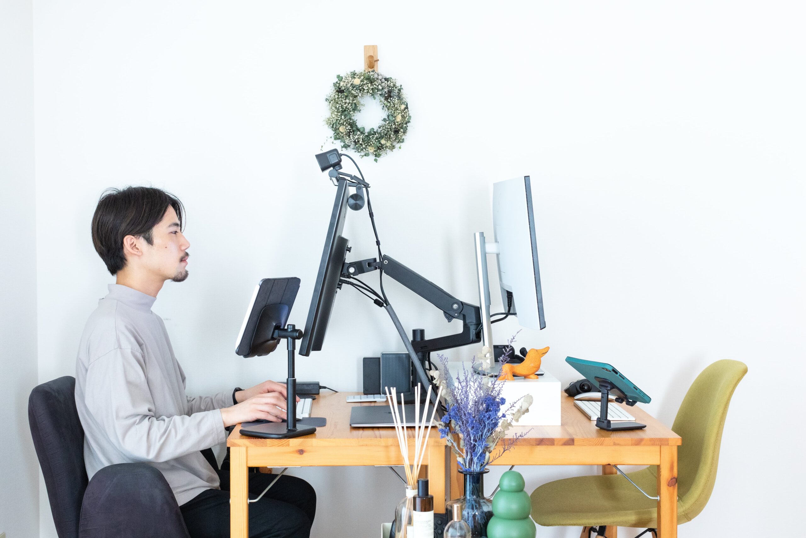 仕事と生活が共存する自宅で、集中できる環境をつくるために取り組んだ