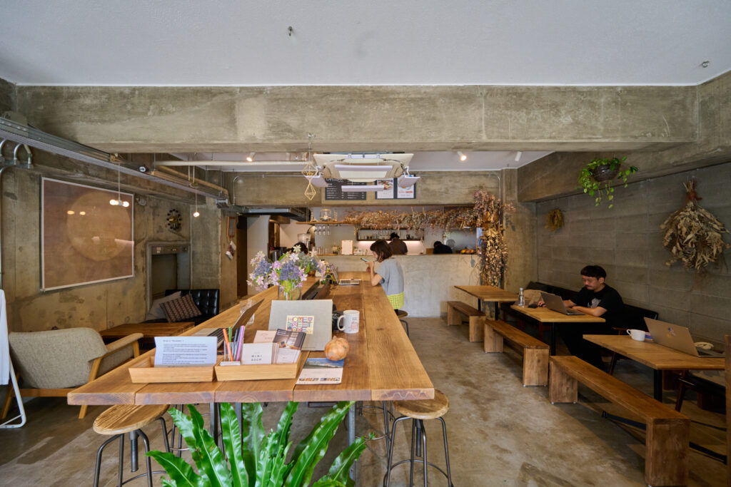 niniroom ホステル カフェ