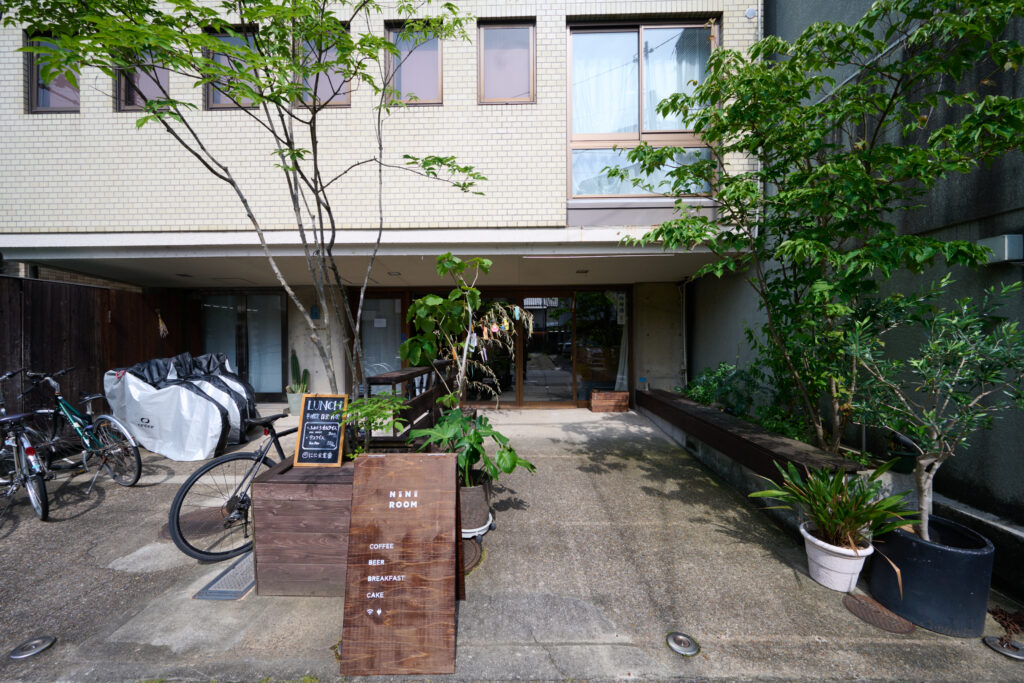niniroom ホステル カフェ