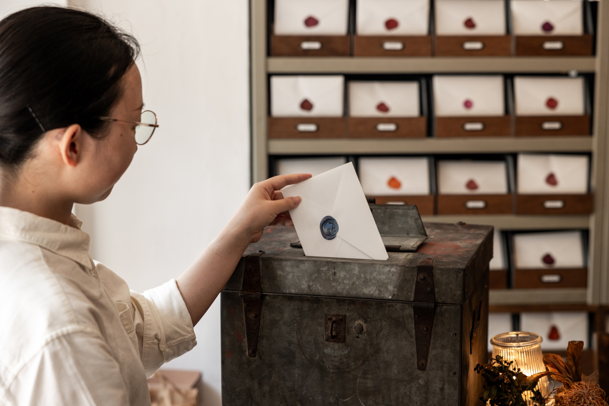 1年後の自分に手紙を送れる喫茶店「封灯」。自身と向き合う時間が