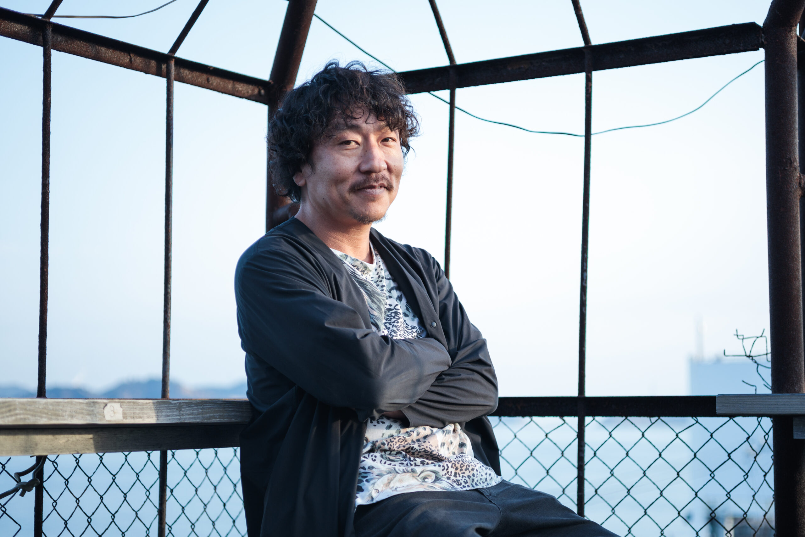 コントロールせず、個を生かしあう。幽霊ビルと呼ばれた東山ビルの再生者が語る多様な価値観が混ざり合う場のつくり方（西野与吟さん） | WORK MILL
