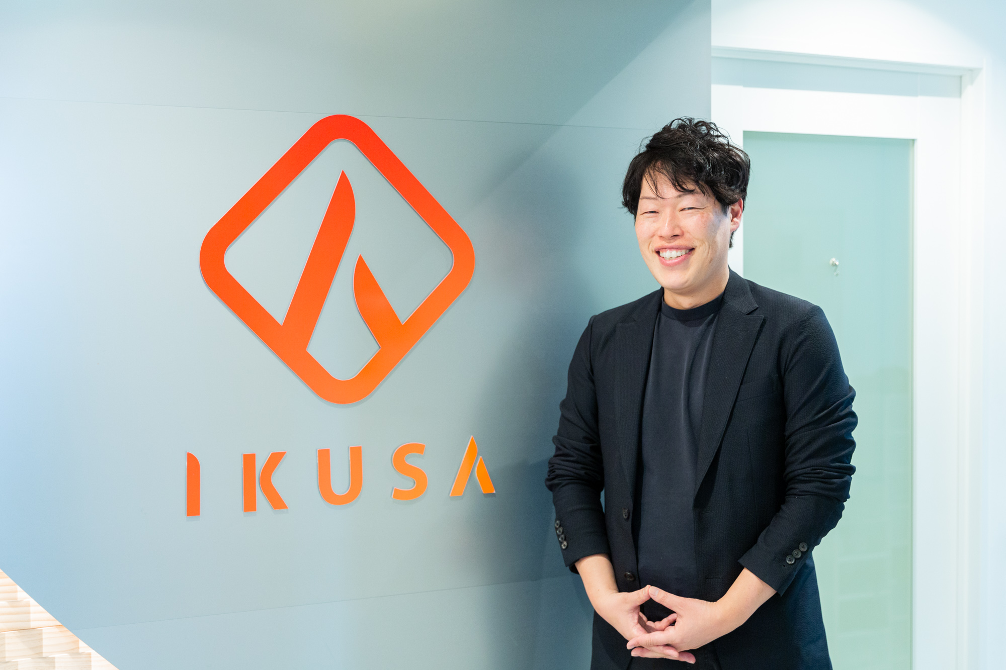 チャンバラ合戦がチームビルディングにつながる。「参加したくない研修