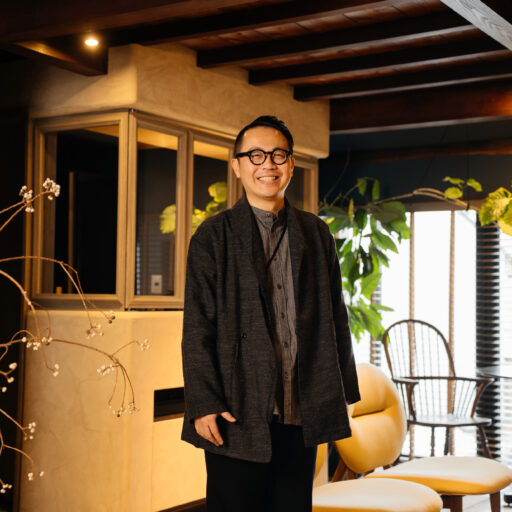 このまちで会ってほしい人がいる。彫刻のまち・井波で宿「Bed and Craft」を開いた理由（山川智嗣さん・前編）