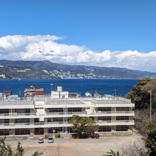 熱海・網代の交流拠点「AJIRO MUSUBI」旧学び舎から新しい街の賑わいをつくる