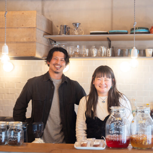 巻き込むのではなく、巻き込まれにいく。建築家と元行政職員が埼玉・本庄のシャッター商店街を“自分たちの居場所”に変えるまで