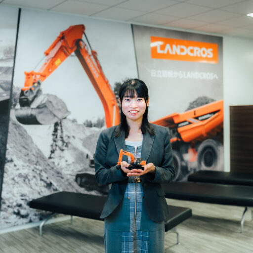 「好き」に居場所をつくる仕事。重機ファンダムが教えてくれた、未来の社会インフラを支える推し活（日立建機・猿山未華さん）